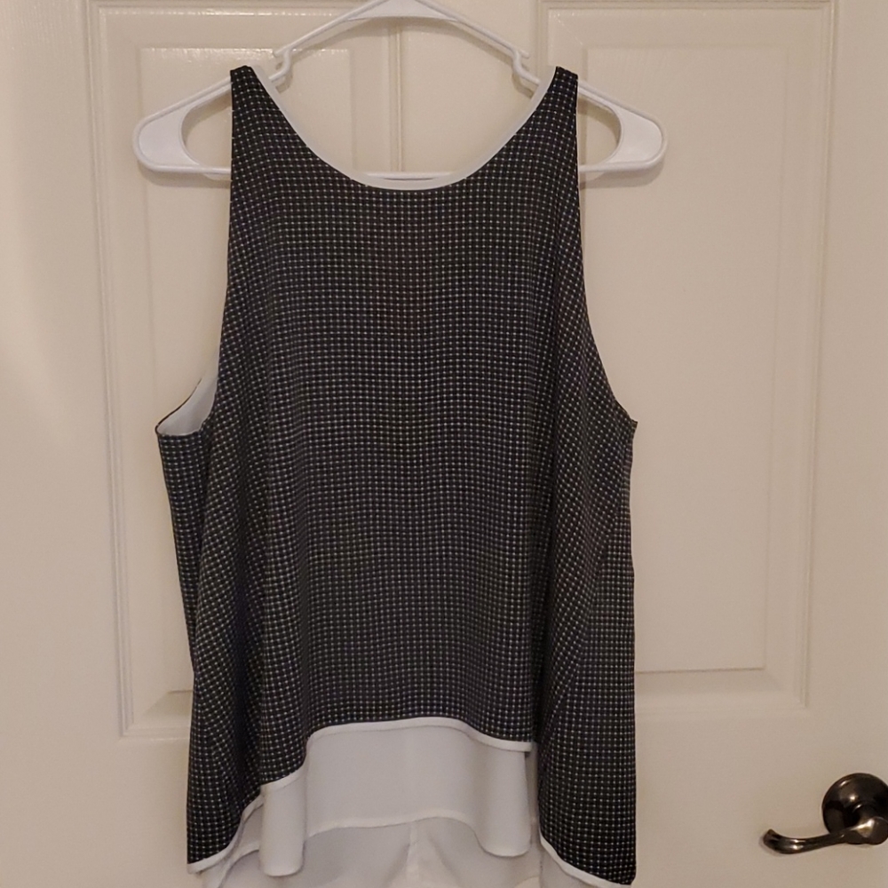 black and white sleeveless blouse